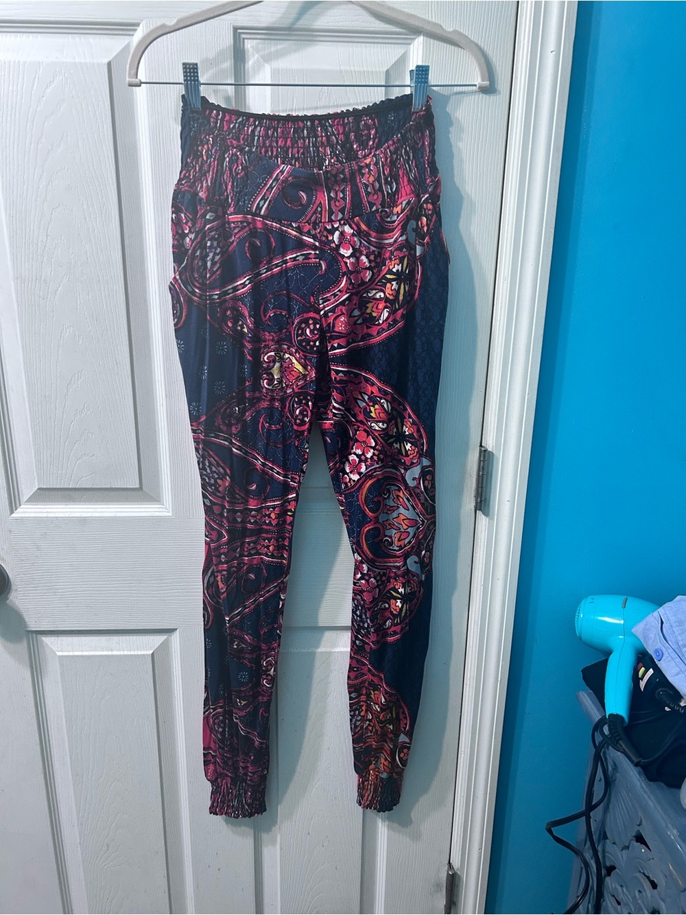 LACAUSA Pink and Navy Paisley Jogger Pants